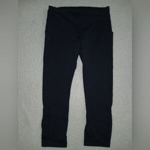 LULULEMON ladies 6 Black Capri Leggings